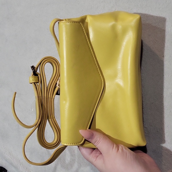 Universal Thread Yellow Crossbody Bag - Picture 2 of 14
